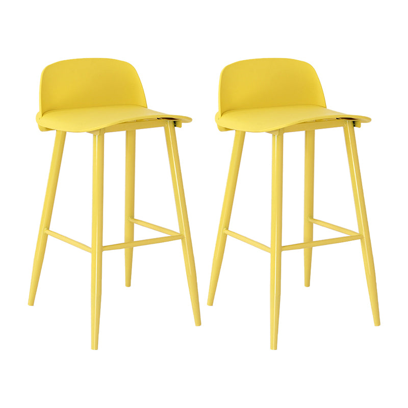 Sgabello da pranzo in plastica in plastica scandinava sgabello da bar sul retro posteriore
