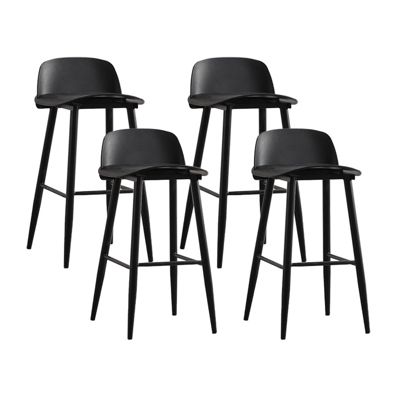 Sgabello da pranzo in plastica in plastica scandinava sgabello da bar sul retro posteriore