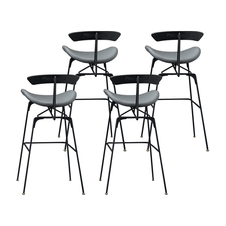 Sgabello da 31,50 "sgabello da barra industriale e sgabelli con un bancone con 4 gambe in nero