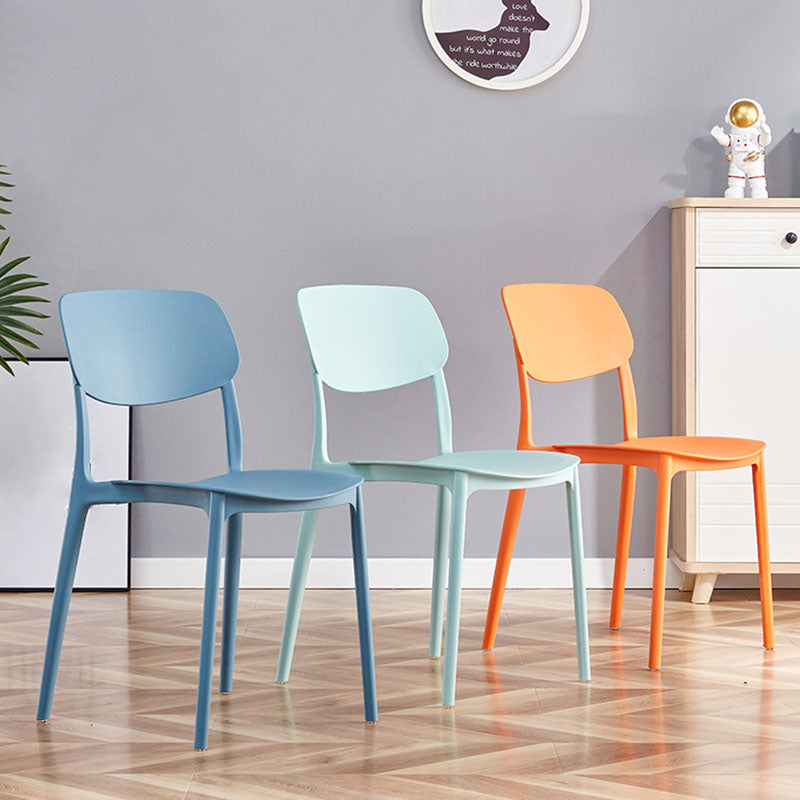 Sedia moderna sedia impilabile sedia a bracciole senza braccio con gambe di plastica per cucina