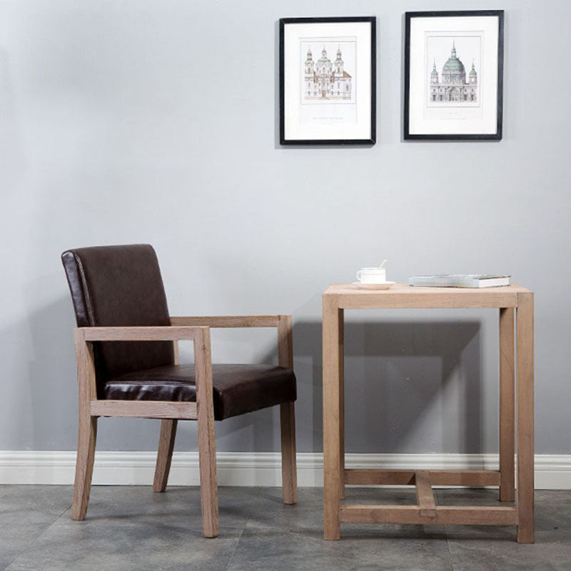 Silla de comedor con respaldo sólido tapizado en casa de granja con acabado mate