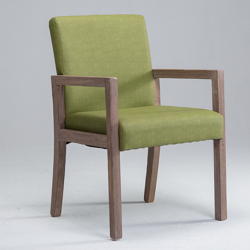 Silla de comedor con respaldo sólido tapizado en casa de granja con acabado mate