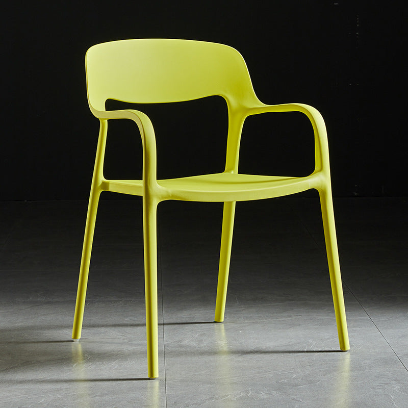Sillón de estilo moderno con respaldo abierto y patas de plástico para cocina