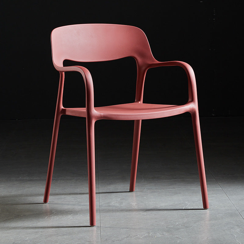 Sillón de estilo moderno con respaldo abierto y patas de plástico para cocina