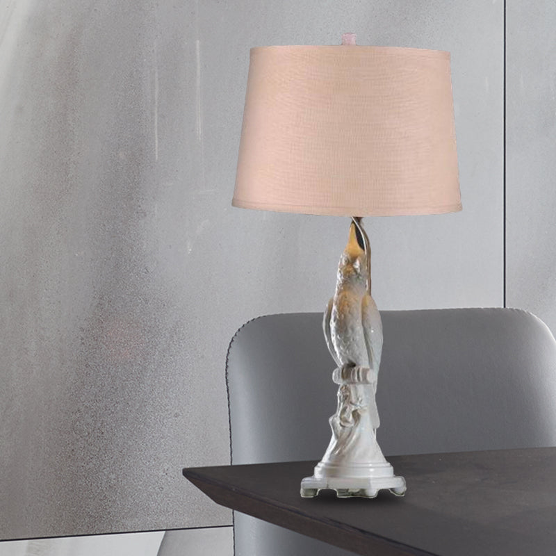 Lampe de bureau LED moderniste avec abat-jour en tissu, petite lampe de bureau à cône vert/blanc avec base d'oiseau