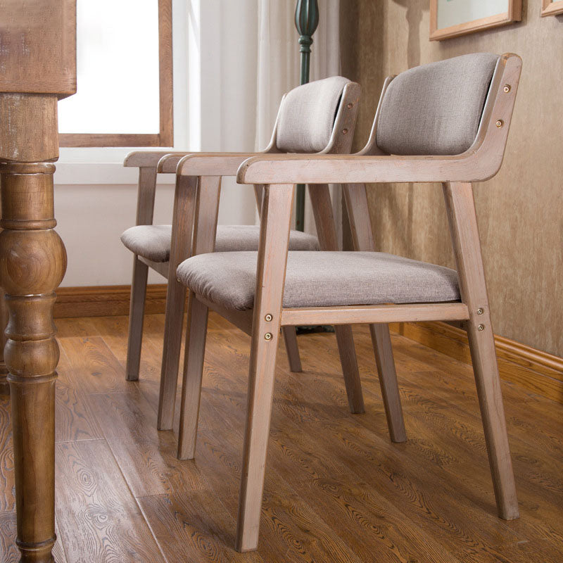 Silla de comedor tapizada de madera de caucho de granja con acabado mate abierto