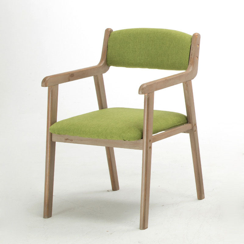 Silla de comedor tapizada de madera de caucho de granja con acabado mate abierto