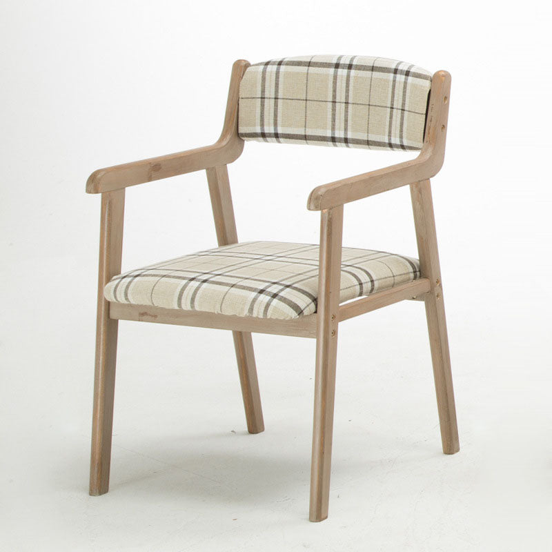 Silla de comedor tapizada de madera de caucho de granja con acabado mate abierto