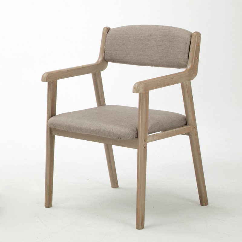 Silla de comedor tapizada de madera de caucho de granja con acabado mate abierto