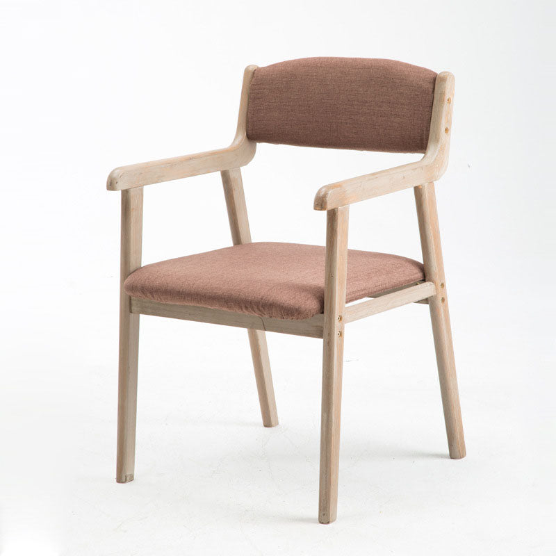Silla de comedor tapizada de madera de caucho de granja con acabado mate abierto