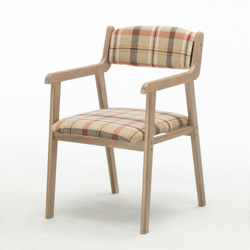 Silla de comedor tapizada de madera de caucho de granja con acabado mate abierto