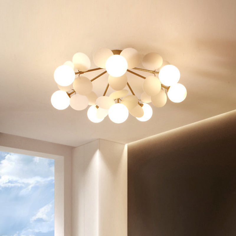 Petali eleganti Nordic Lampada del soffitto in vetro bianco camera da letto semifulò