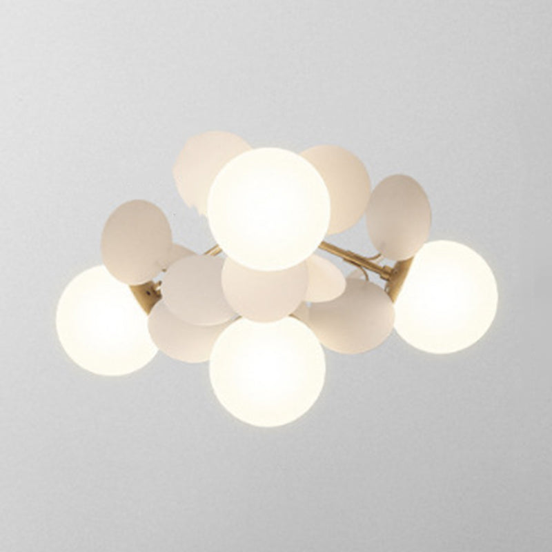 Petali eleganti Nordic Lampada del soffitto in vetro bianco camera da letto semifulò