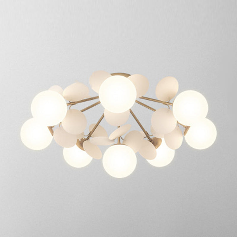 Petali eleganti Nordic Lampada del soffitto in vetro bianco camera da letto semifulò