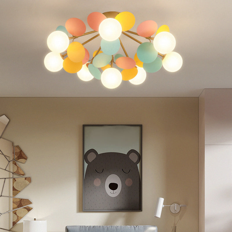 Petali eleganti Nordic Lampada del soffitto in vetro bianco camera da letto semifulò