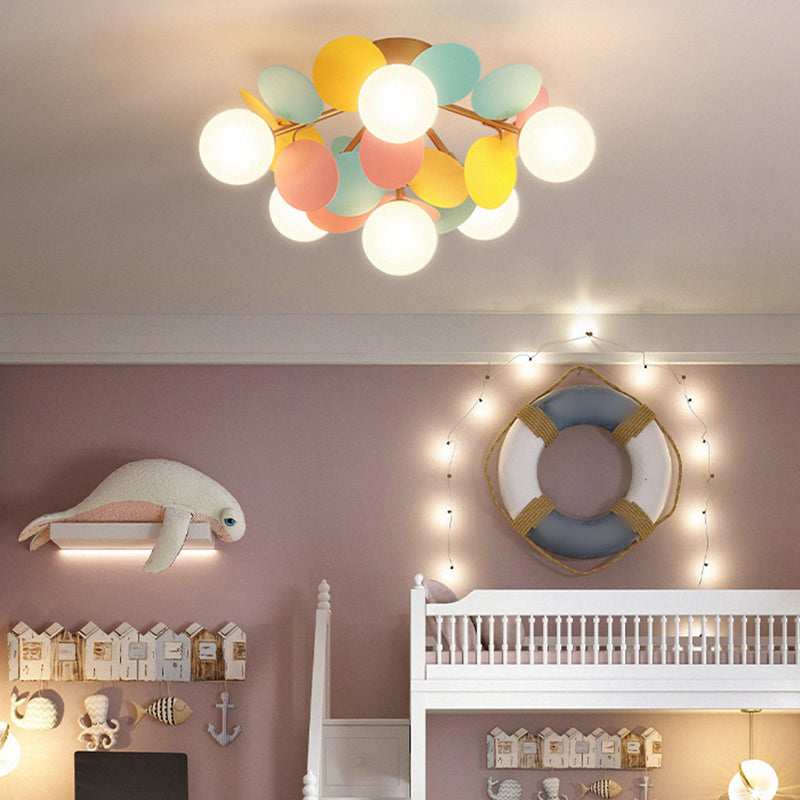 Petali eleganti Nordic Lampada del soffitto in vetro bianco camera da letto semifulò