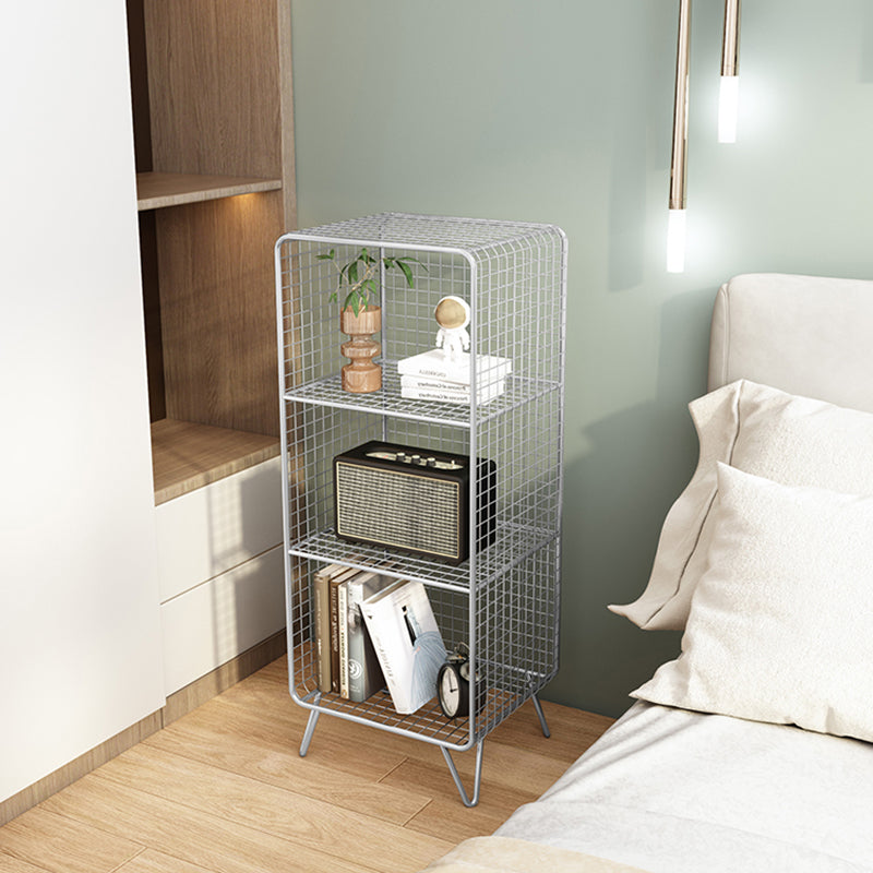 Libreria moderna chiusa con ripiani rettangolari in metallo