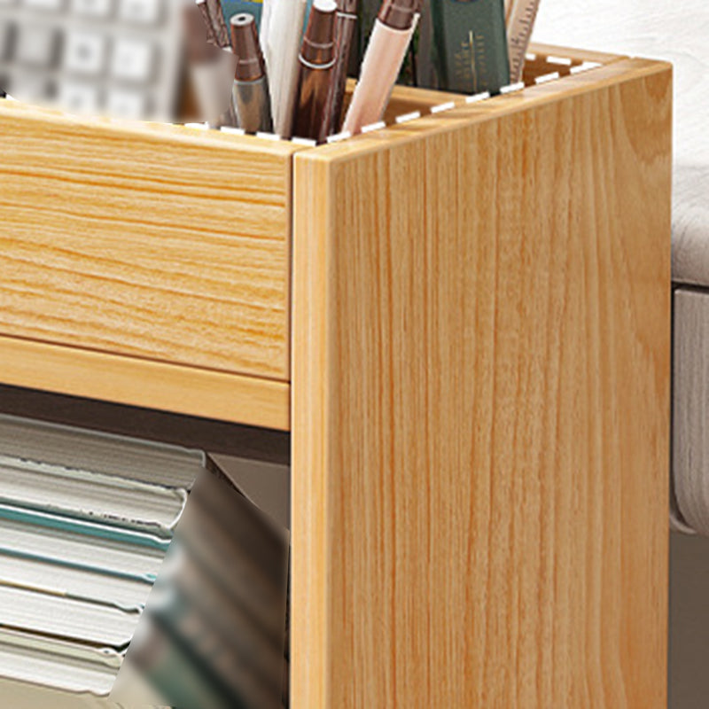 Libreria standard di legno in stile contemporaneo chiuso.