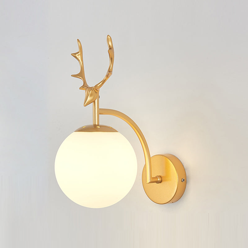 Lámpara de lámpara de pared global dorada simplicidad de vidrio blanco de 1 linda lámpara de vidrio