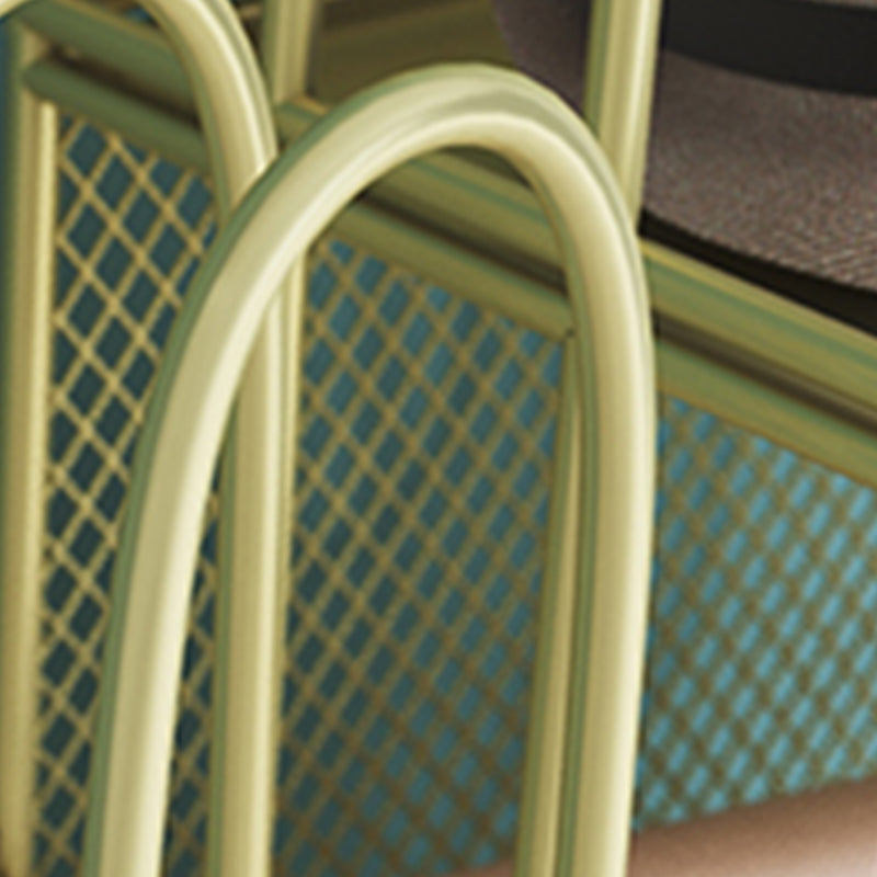 Libreria in stile scandinavo in metallo chiuso per la casa