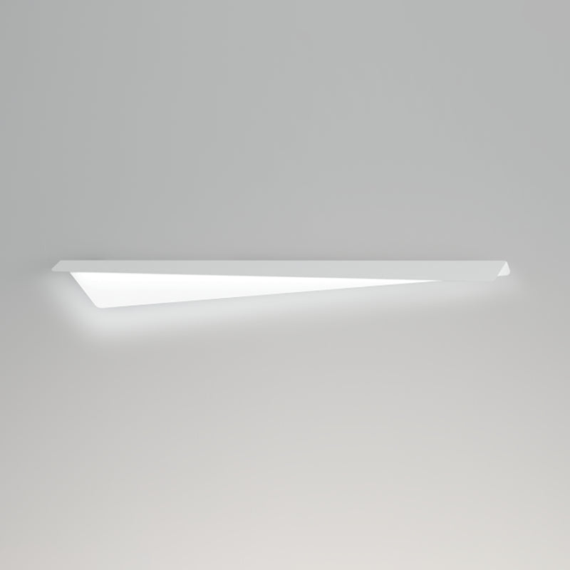 Metal Linear Shape Wall Light Modern Style 1-Light Wall Mounted Light Fixture in White