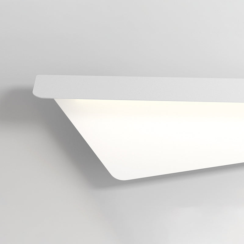 Metal Linear Shape Wall Light Modern Style 1-Light Wall Mounted Light Fixture in White