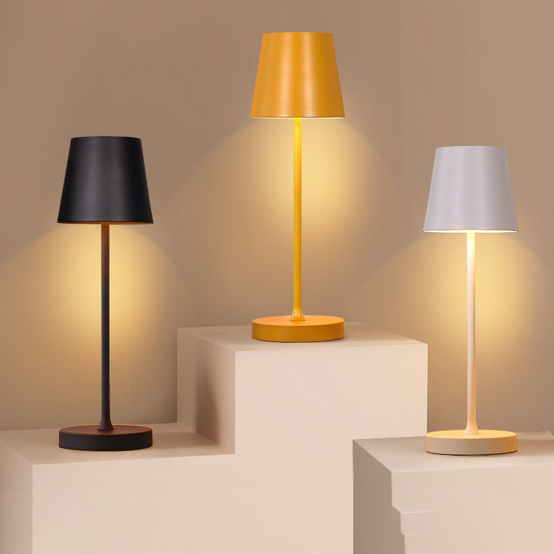 Moderne Stilkegelform Table Beleuchtung Metall 1 Leuchttischlampe für Bett