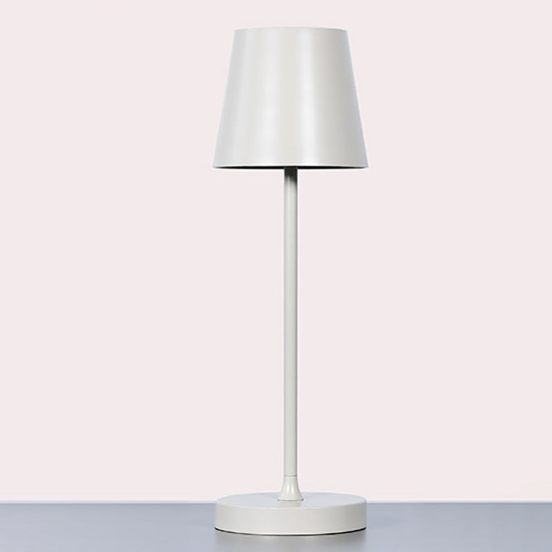 Moderne Stilkegelform Table Beleuchtung Metall 1 Leuchttischlampe für Bett