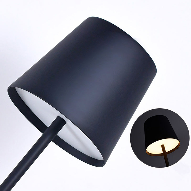 Moderne Stilkegelform Table Beleuchtung Metall 1 Leuchttischlampe für Bett