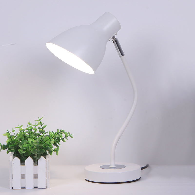 Stile moderno a forma di cono illuminazione da tavolo metallo 1 lampada da tavolo leggera per camera da letto