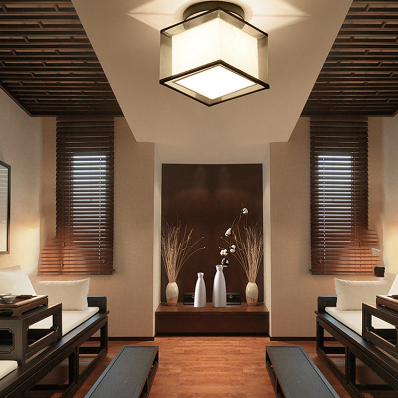 Traditionelle geometrische halbspüchen Deckenleuchte in der Nähe des Deckenlichts