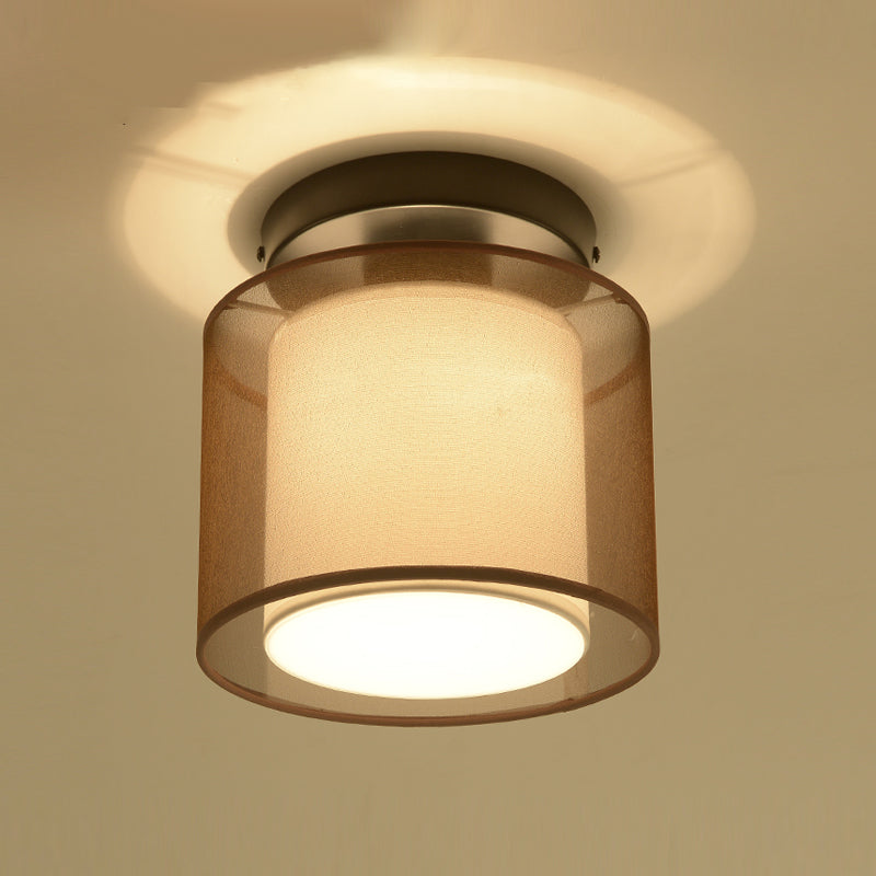 Traditionelle geometrische halbspüchen Deckenleuchte in der Nähe des Deckenlichts