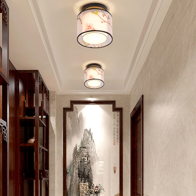 Traditionelle geometrische halbspüchen Deckenleuchte in der Nähe des Deckenlichts