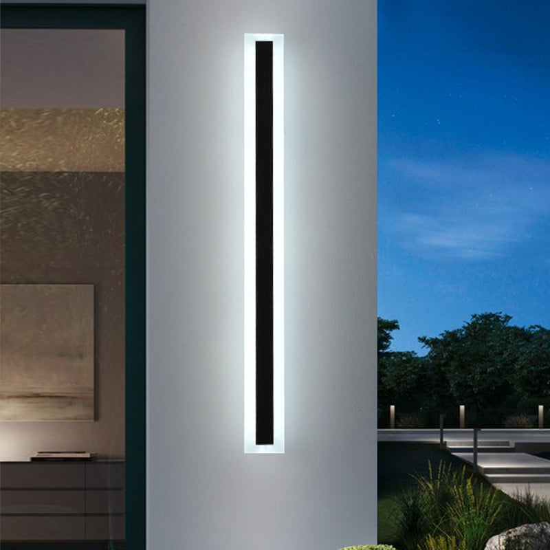 Metal Linear Shade Wall Sconce Modern Style Single Light Wall Mount Light in Black