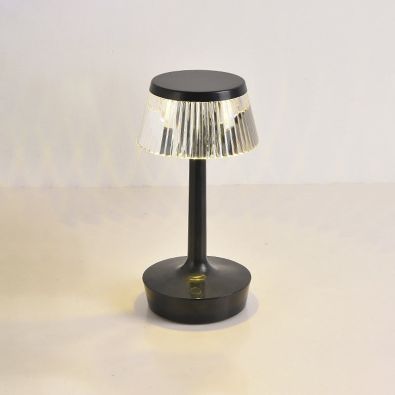 Minimalistische Nachttischlampe Metall Schlafzimmer LED -Tischleuchte