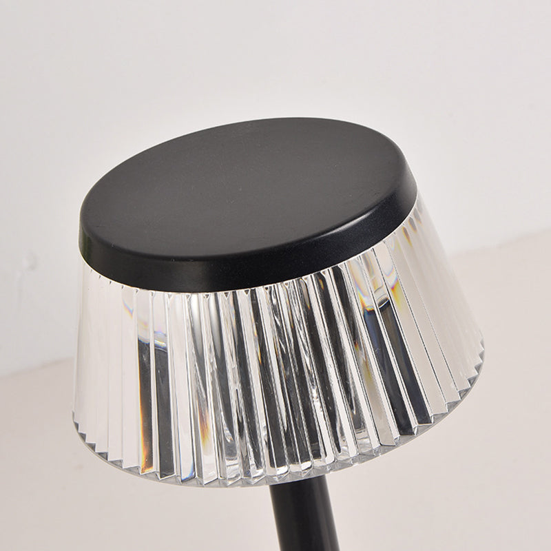 Minimalistische Nachttischlampe Metall Schlafzimmer LED -Tischleuchte