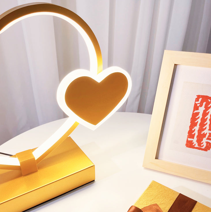 Romantic Heart Shaped Table Lamp Modern Metal Bedroom LED Night Light