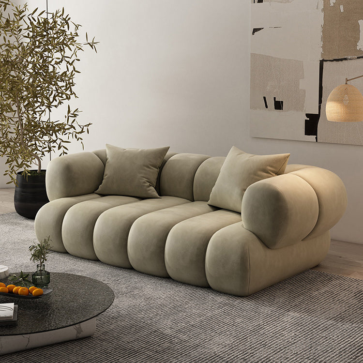 Divano verde scandinavo con braccio di smoking e cuscino cucito