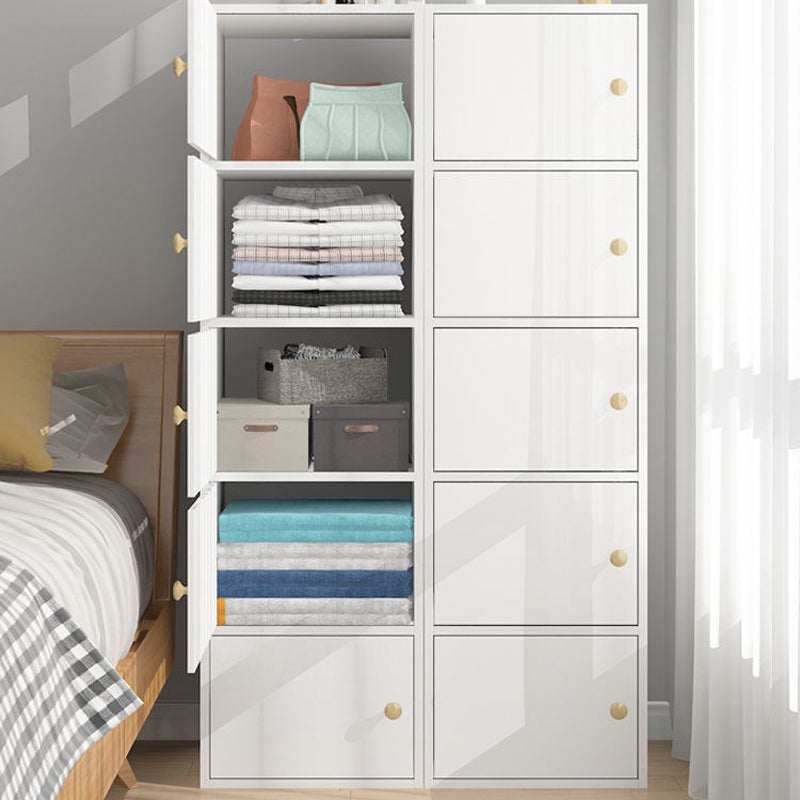 Contemporary Vertical Standard Bookcase Manufactured Wood Bookcase with Doors