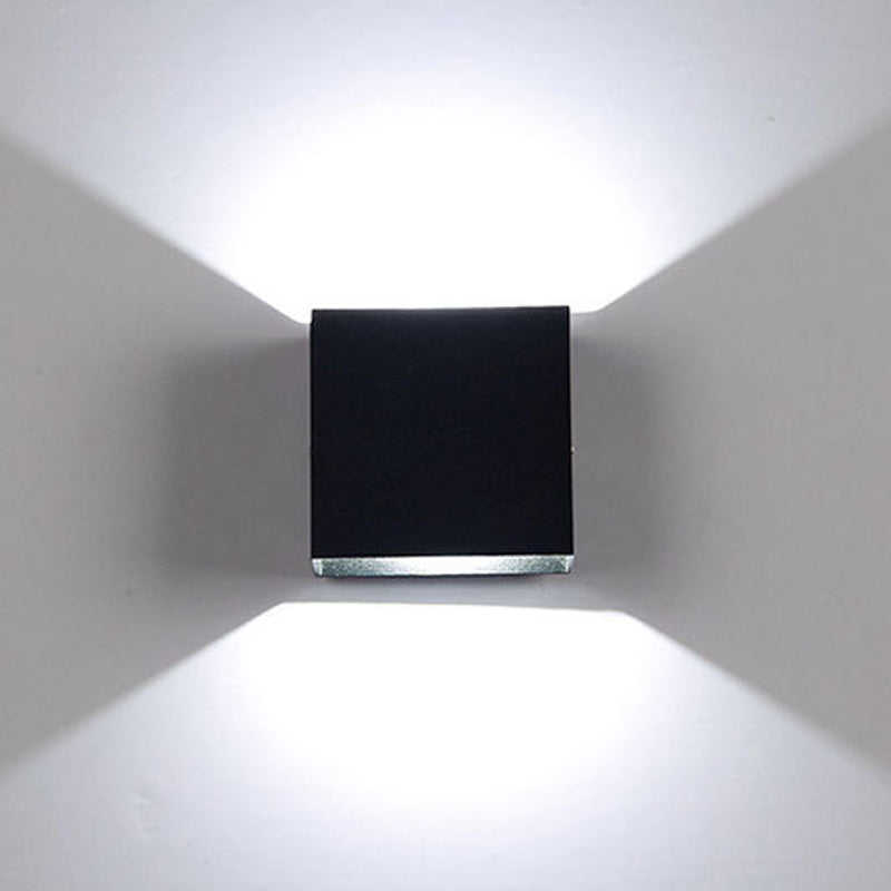 Moderner Stil quadratischer Wandbeleuchtung Metall 2 Leuchten Wandscheibe Jungtiere