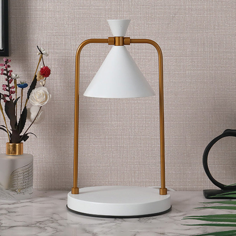 Lampe de table en forme de cône de style postmoderne, éclairage de table en métal à 1 lumière pour chambre à coucher