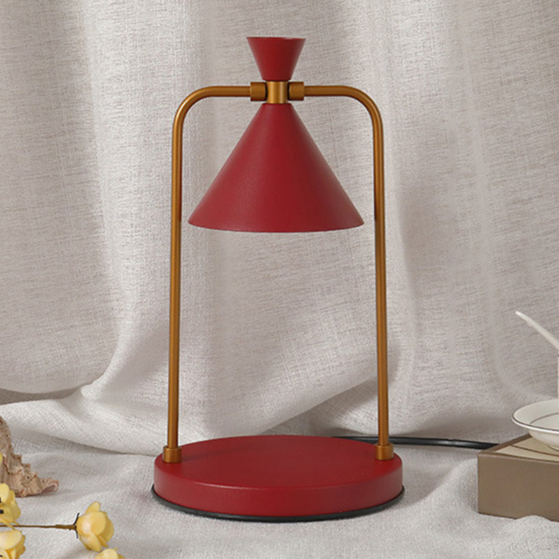 Lampe de table en forme de cône de style postmoderne, éclairage de table en métal à 1 lumière pour chambre à coucher