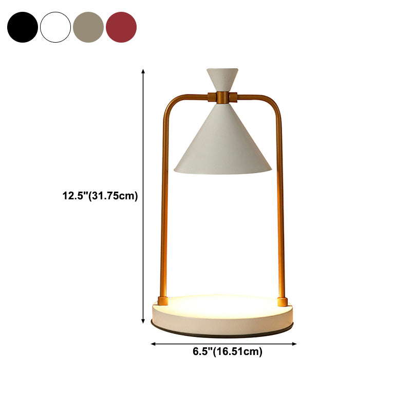 Lampada da tavolo a forma di cono in stile postmoderno Lampada da tavolo in metallo a 1 luce per camera da letto