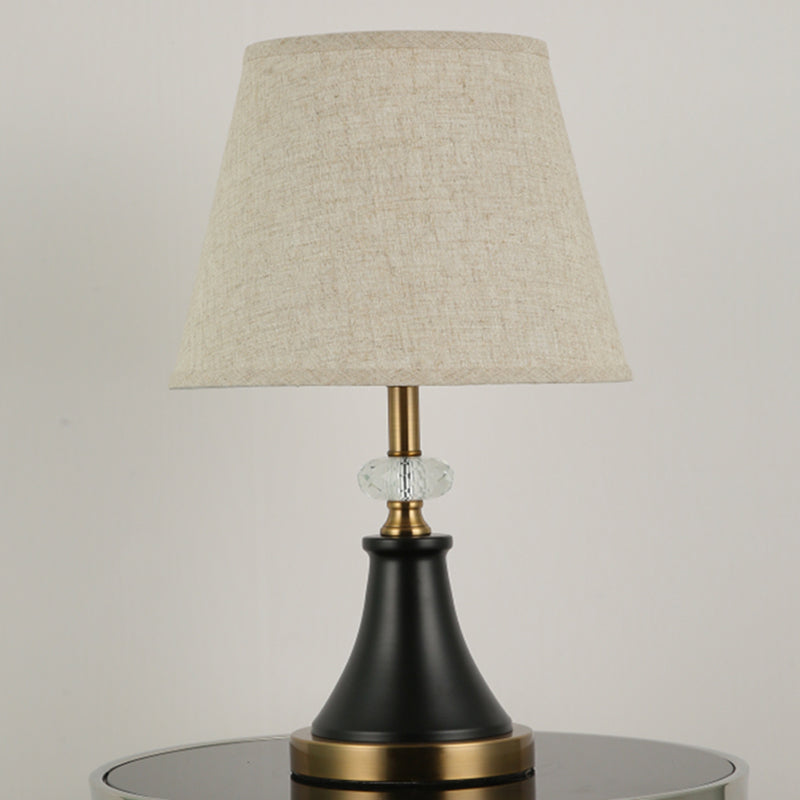 Moderne einfache Metalltischlampe Acrylschattenzylinderform -Glühbirnenleuchte für Schlafzimmer