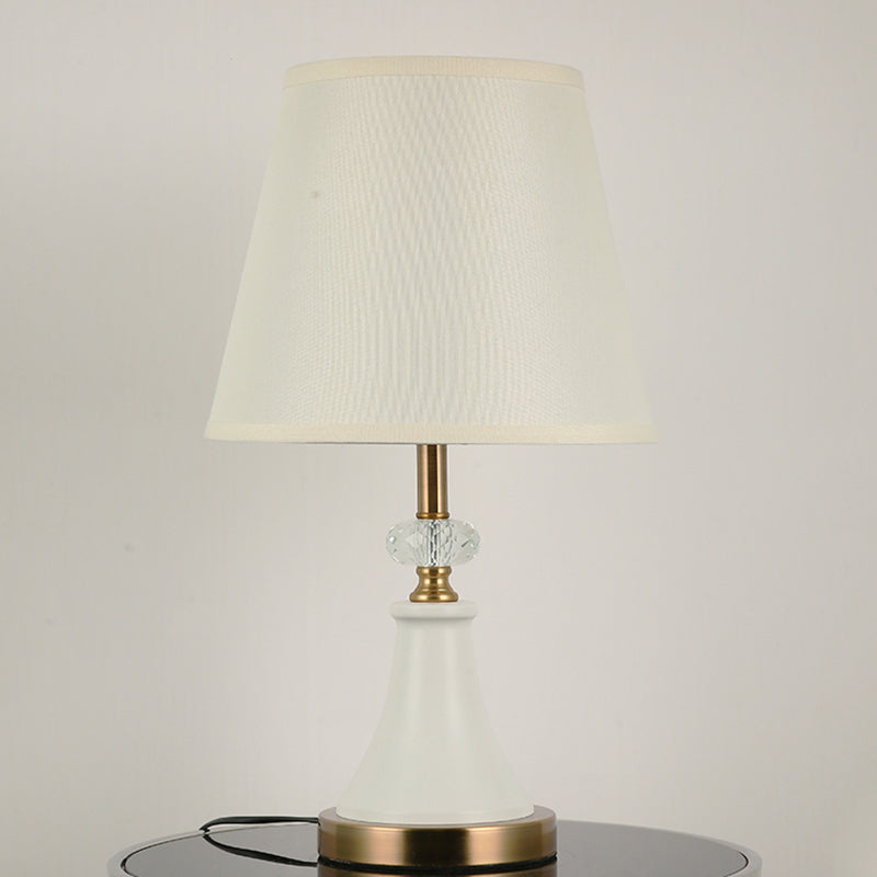 Moderne einfache Metalltischlampe Acrylschattenzylinderform -Glühbirnenleuchte für Schlafzimmer