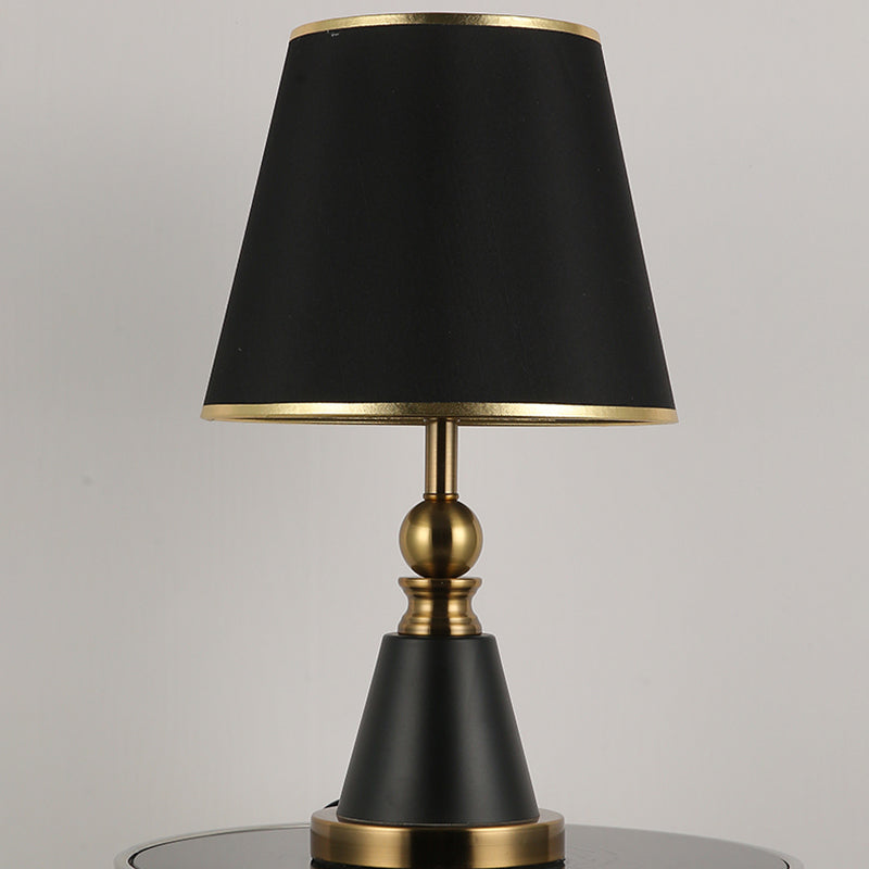Moderne einfache Metalltischlampe Acrylschattenzylinderform -Glühbirnenleuchte für Schlafzimmer