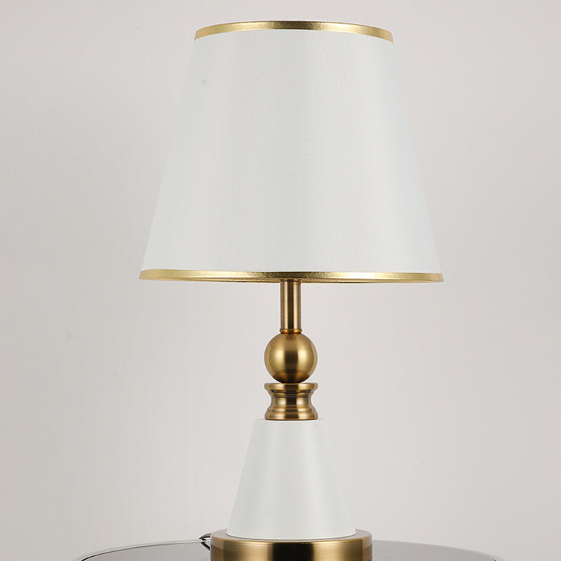 Moderne einfache Metalltischlampe Acrylschattenzylinderform -Glühbirnenleuchte für Schlafzimmer