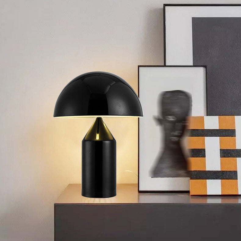 Moderne Tischlampe 1-Licht-Schreibtisch Licht mit Metallschatten für Schlafzimmer