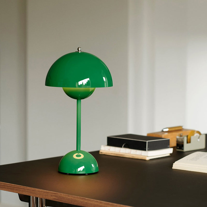 Gewölbter Tischlicht nordischer Metal -Nachttischlampe für Schlafzimmer
