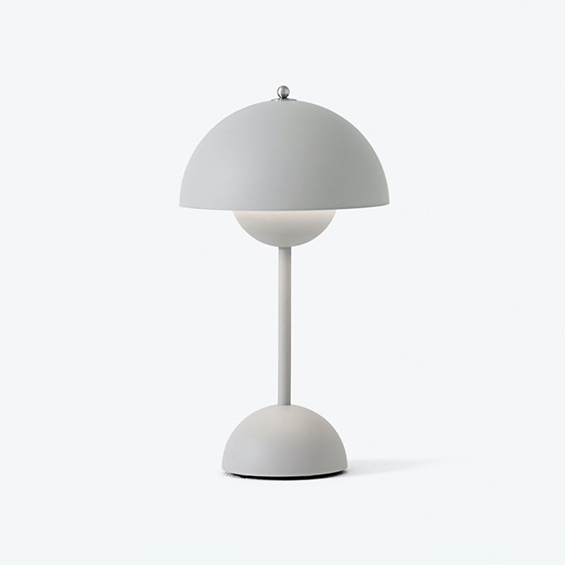 Gewölbter Tischlicht nordischer Metal -Nachttischlampe für Schlafzimmer